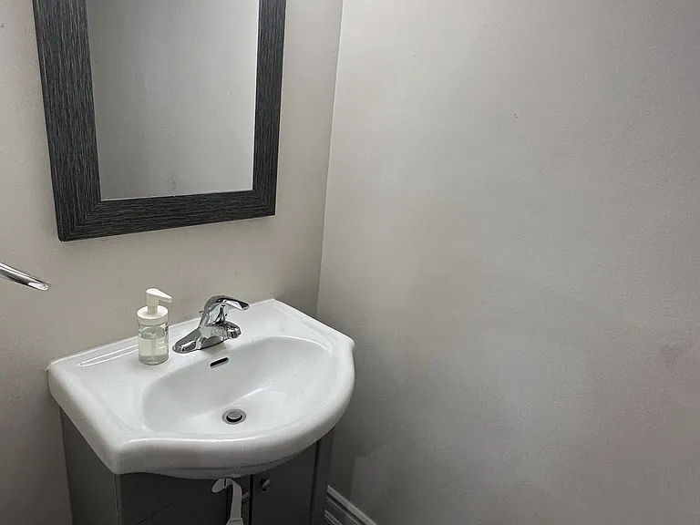 311 Wallace Ave S #LOWER — Photo 6