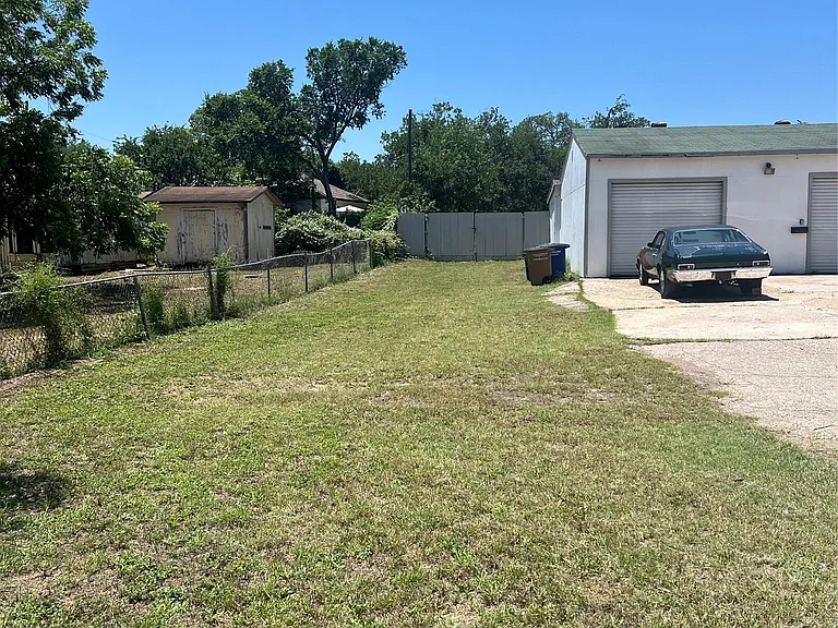 6405 Torres St — Photo 11