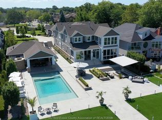 11770 Riverside Dr E, Windsor, ON N8P1A6