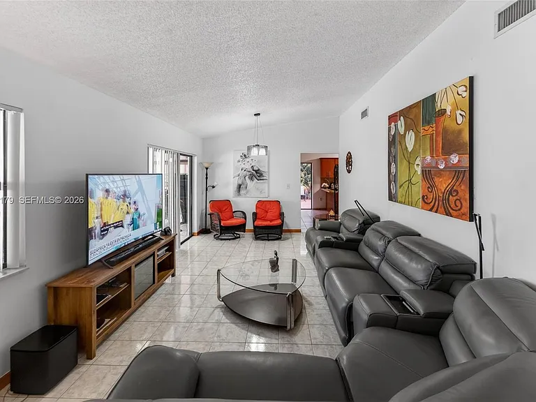 5274 SW 145th Ave — Photo 3