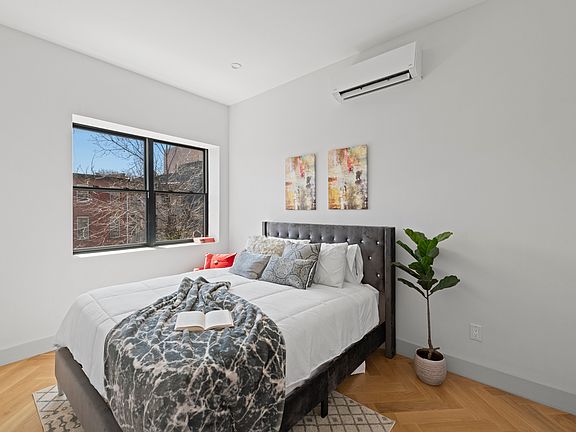3rd image of 228 Quincy St #2F
