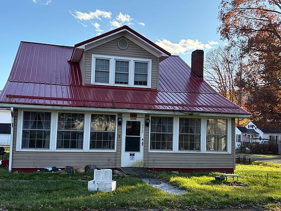 3rd image of 372 Monroe St