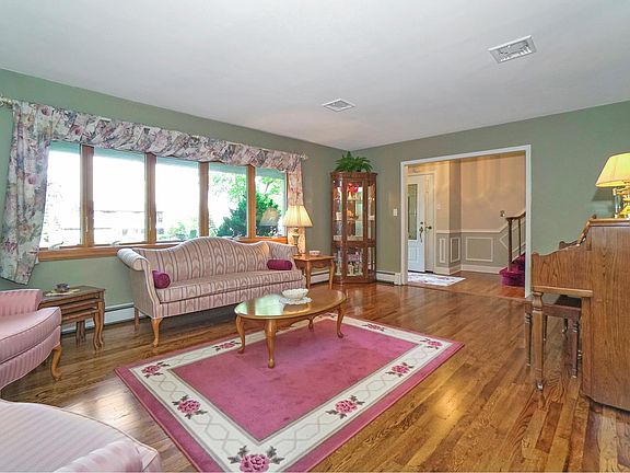 5th image of 30 Richie Ct N