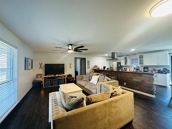 2nd image of 2703 Aspen Dr
