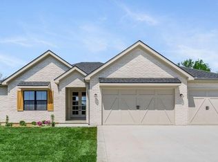 4 Red Fox Cir, Lake Winnebago, MO 64034