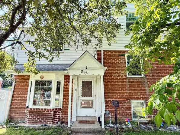 913 Lomond Ln, Philadelphia, PA 19128