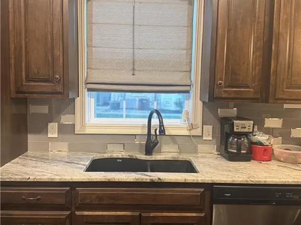 15919 Fontana St APT 110, Stilwell, KS 66085