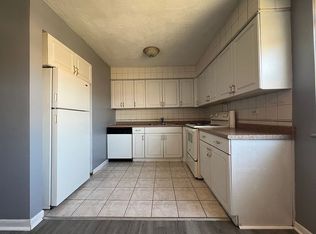 568 Pershing Ave APT C, Glen Ellyn, IL 60137