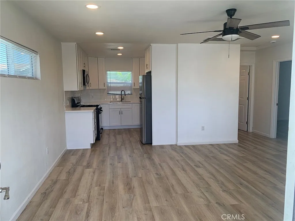 2 bed, 800 sqft, $2,300 — Photo 4