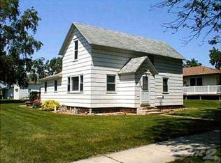 496 3rd Ave SE, Wells, MN 56097