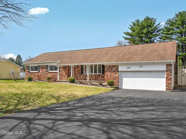 7 Crestwood Drive, Clifton Park, NY 12065
