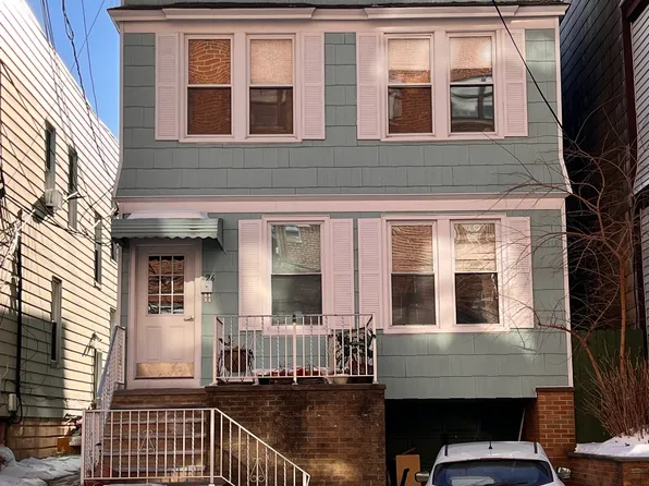 26 E 29th St #3, Bayonne, NJ 07002