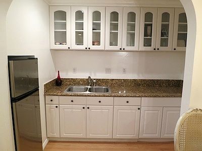 3rd image of 1837 Glendon Ave APT 4