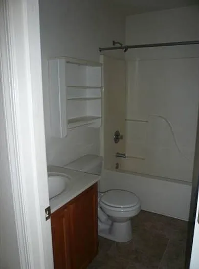 2nd floor Hall bath