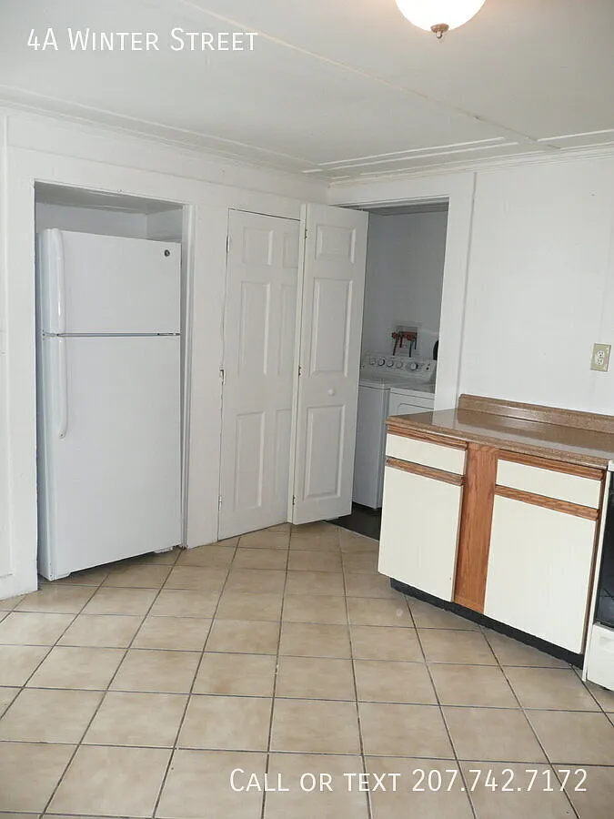 "Charming 4-Bedroom Haven in Dover - Cozy 950 Sq Ft Living at 4A Winter Street!" — Photo 3