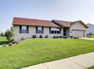 2332 Olde Country Cir, Kaukauna, WI 54130