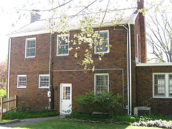 3rd image of 749 E Touraine Ave