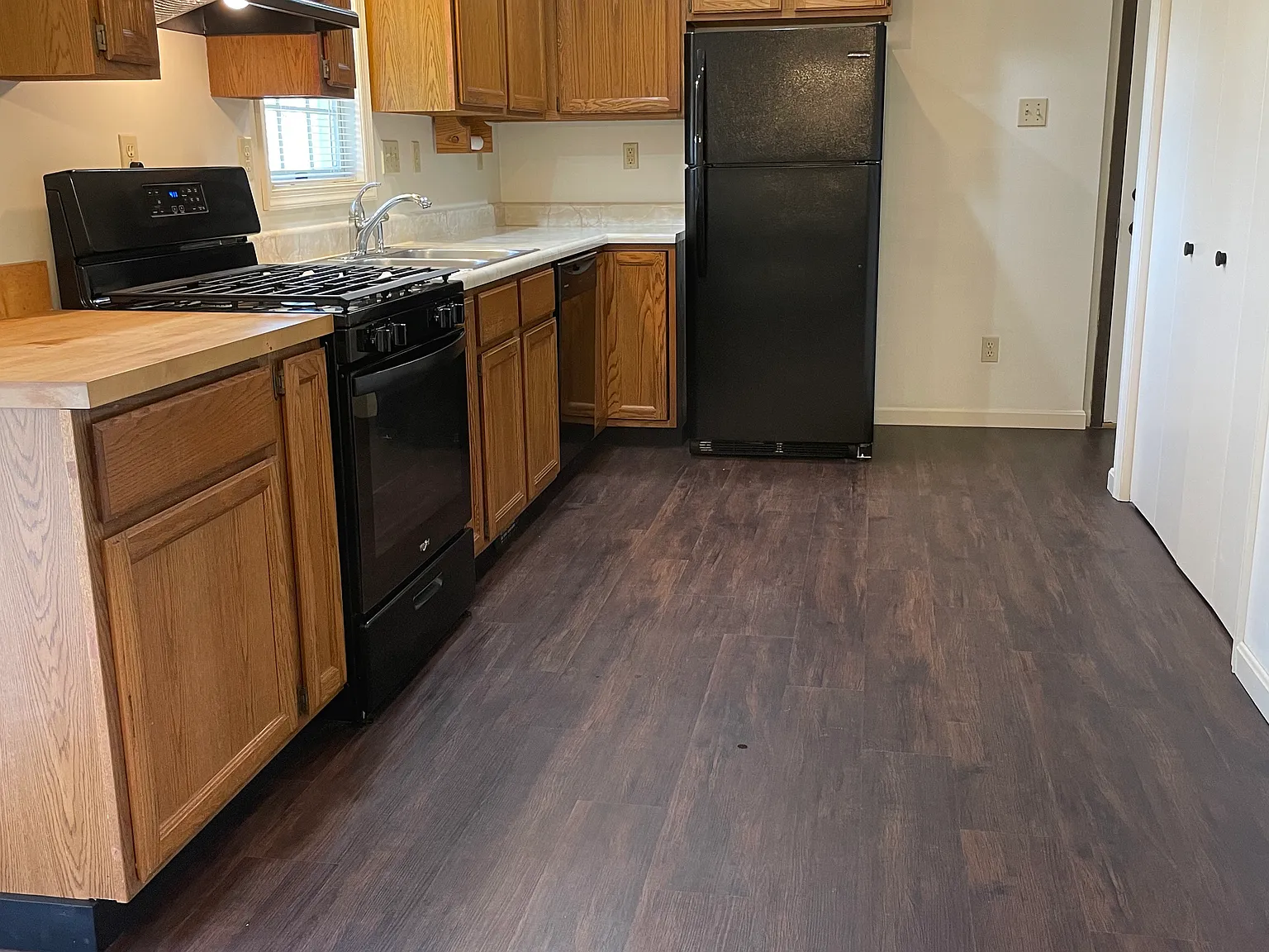 3 bed, 1100 sqft, $1,500 — Photo 3