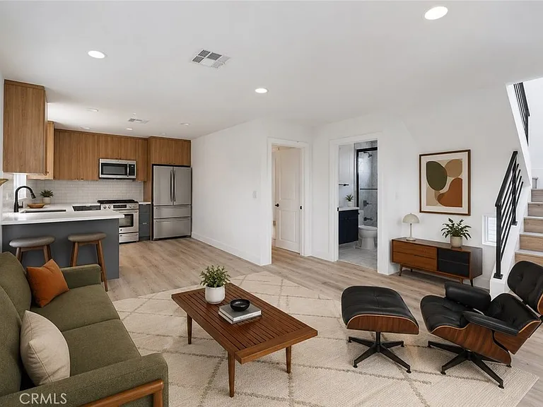 1148 N Sycamore Ave — Photo 3
