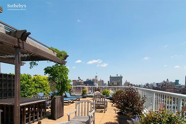 Sold by Sotheby's International Realty | media 8