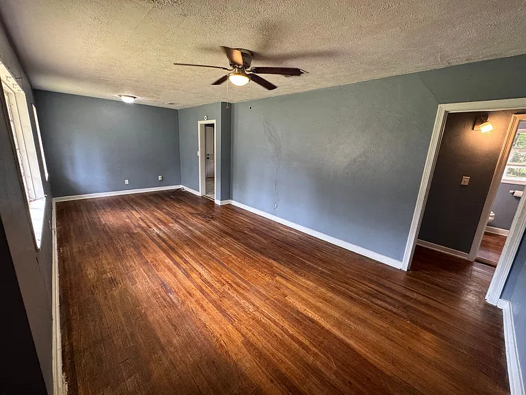 918 Stuart St — Photo 14