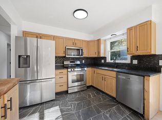 8 Rustic Dr, Morgantown, WV 26508