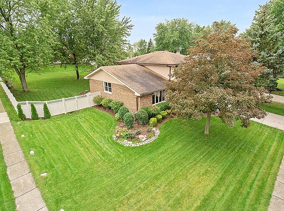 3rd image of 13107 W Sage Ct