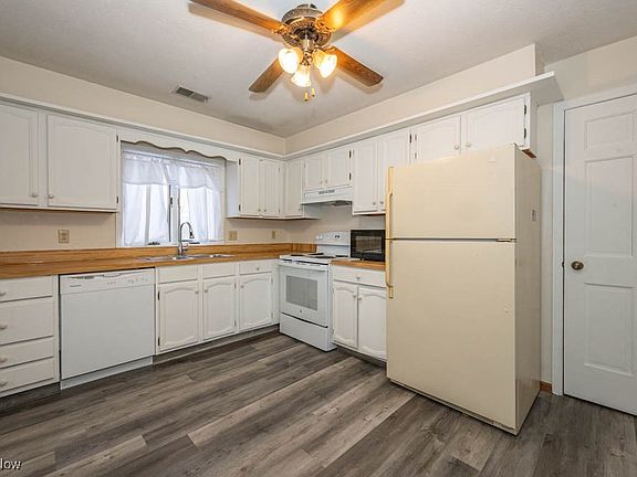 5th image of 852 Pearson Cir Unit 3
