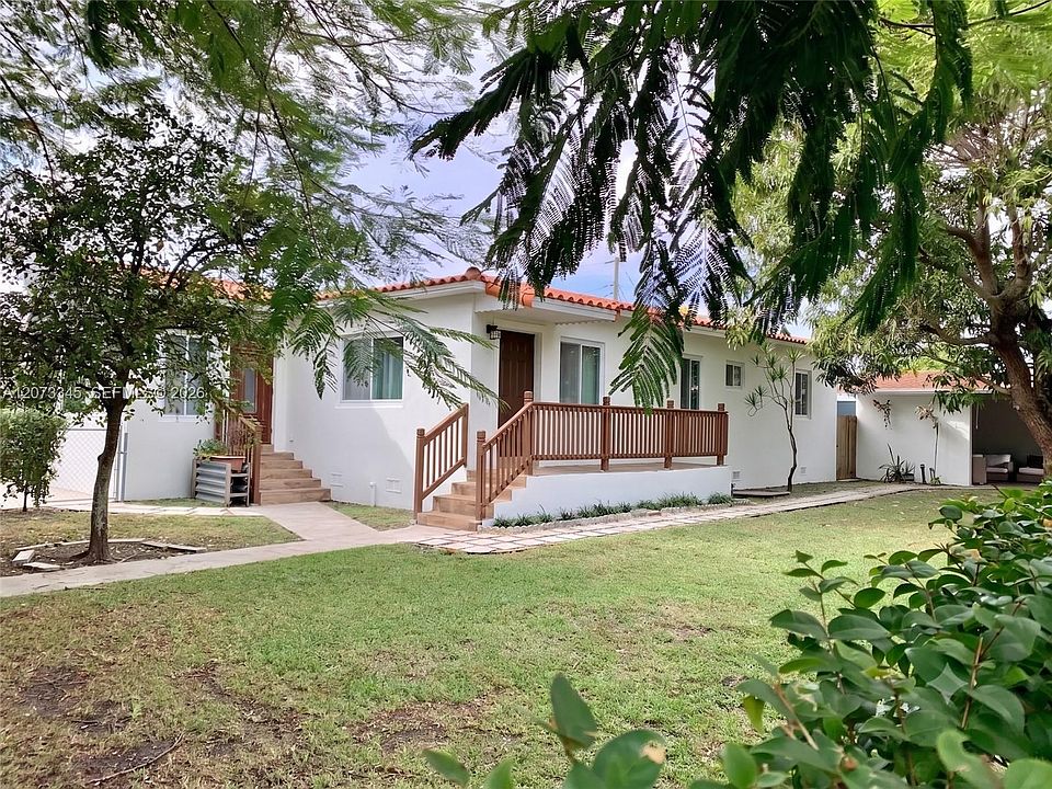 1st image of 811 SW 11th St