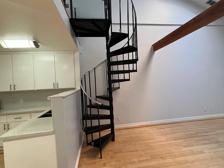 1043 S Grand Ave #8 — Photo 5