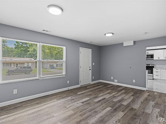 4th image of 9825 Dennis Dr
