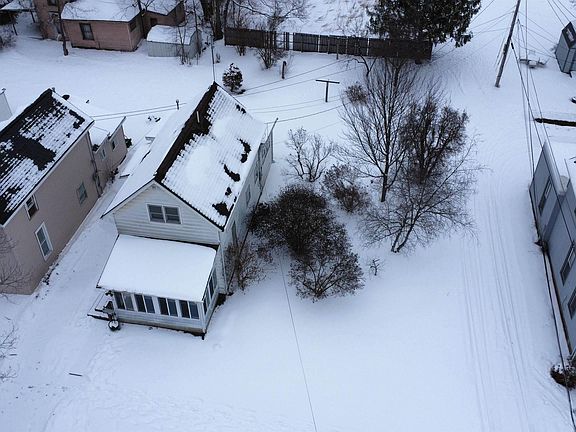 3rd image of 516 Webster St