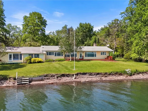 10 Sovocool Point Rd, Lansing, NY 14882