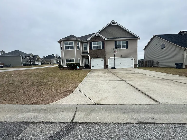 1044 Vine Ln — Photo 1