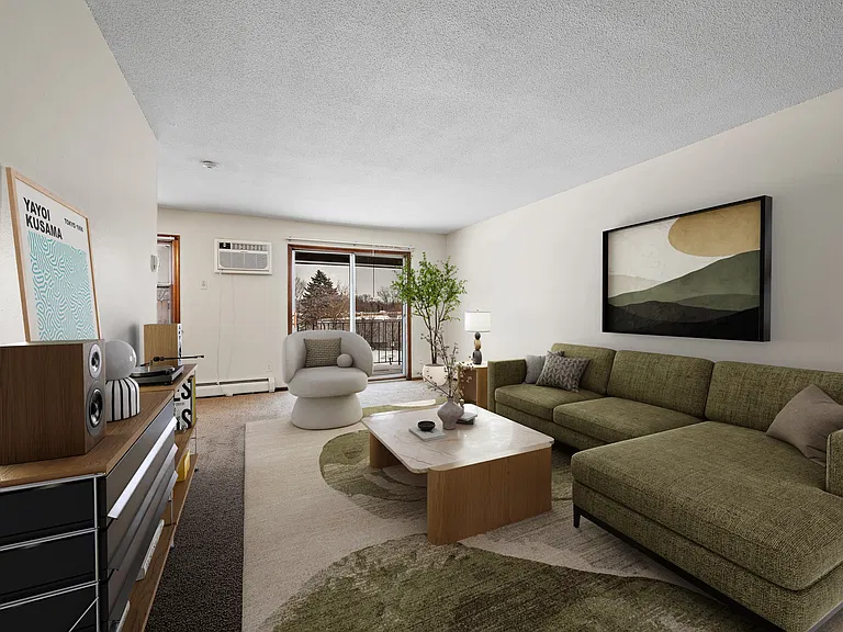 Kings Manor Apartments — Photo 1