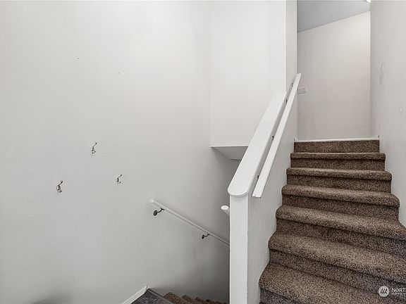 3rd image of 110 E Maple Dr