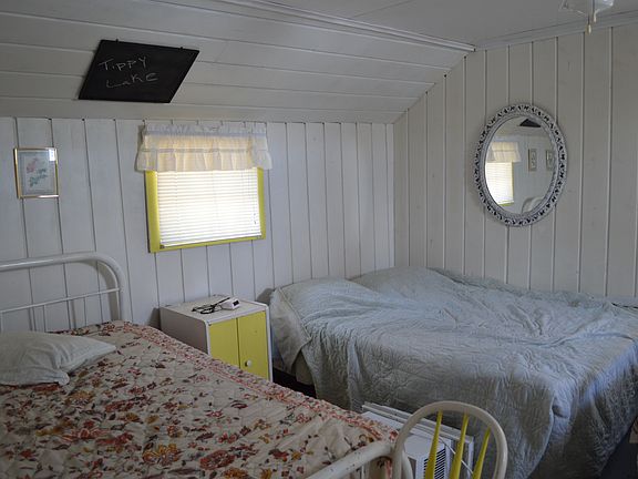 Bedroom sleeps 7