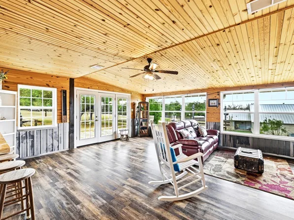 127 Klbj Rd, Smithville, TX 78957