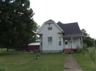 203 S Second St, Broughton, IL 62817