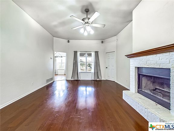 5th image of 122 Dober St