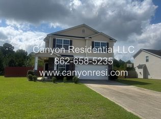 2521 Spinnaker Dr, Hope Mills, NC 28348