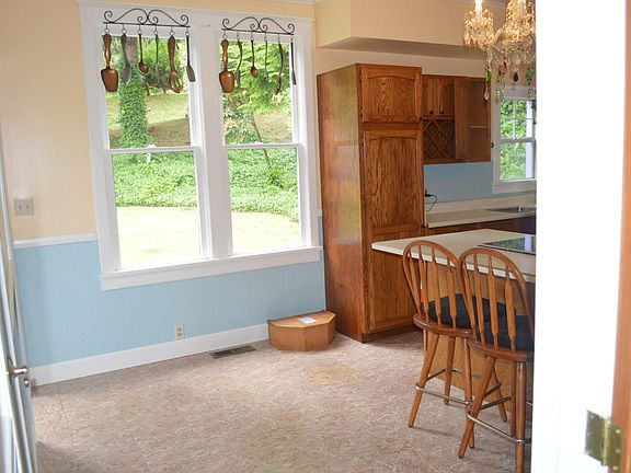 Space for small table & chairs