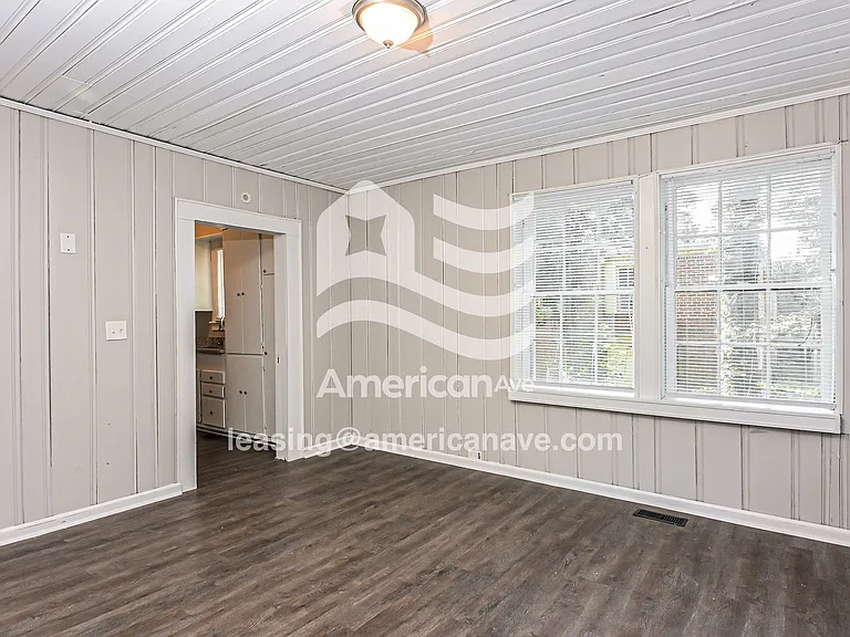 1666006_008_sitting_room_8.jpg