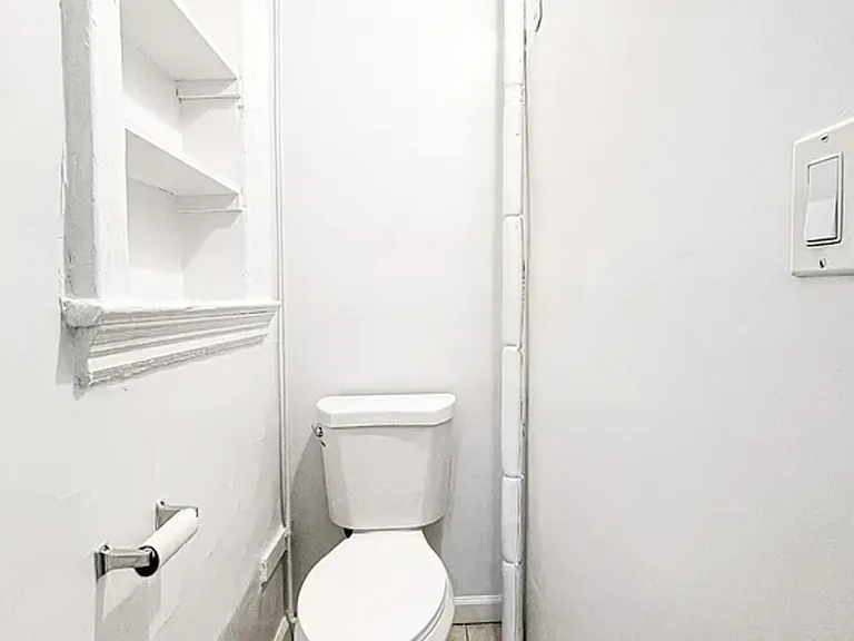 344 E 62nd St #2D — Photo 5