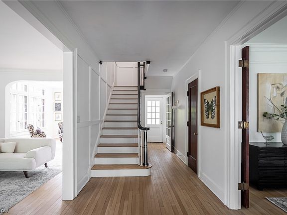 5th image of 2244 Demington Dr