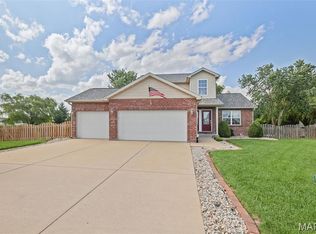 1163 Larkspur Dr, Mascoutah, IL 62258