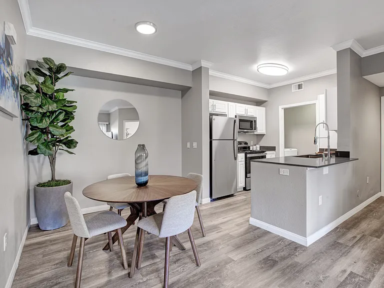 Broadleaf Apartments — Photo 6