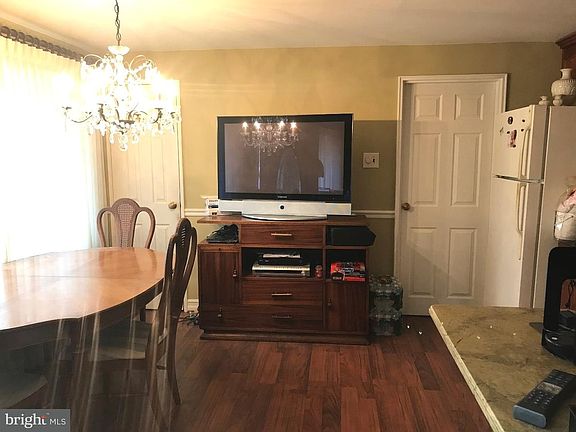 3rd image of 1240 Grant Ave