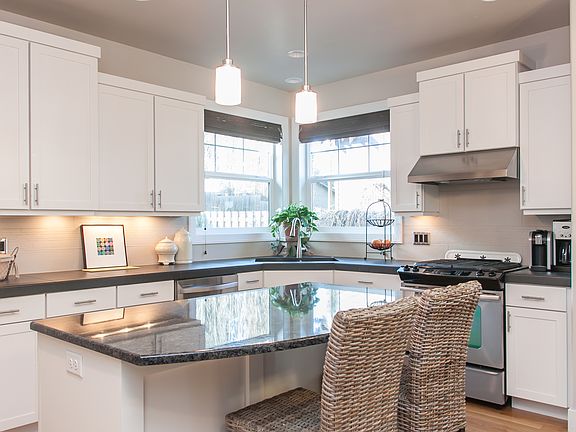 Beautifully updated kitchen