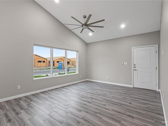 4th image of 2605 Woodpecker Rd